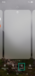 Android menu that is displayed when long-tapping the screen. The Widgets tab is highlighted.