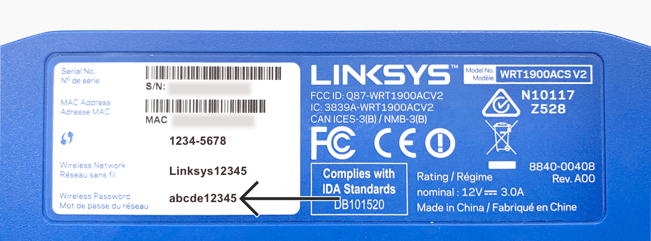 Du hittar nätverkslösenordet på undersidan av Linksys-routern.