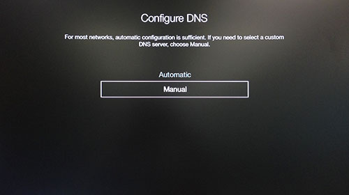 Konfiguracja DNS w Apple TV z zaznaczoną opcją Ręczne.